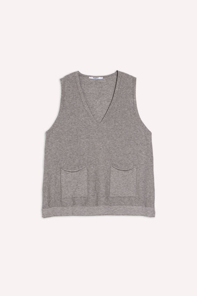 DETAILED SLEEVELESS SWEATER