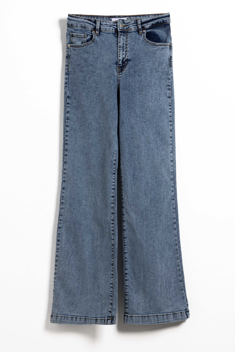 STRAIGHT FIT HIGH-RISE JEANS