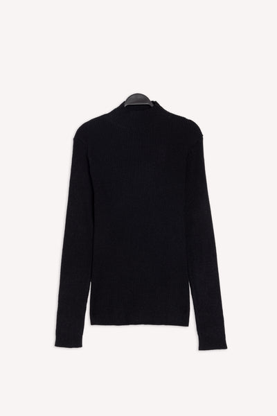 SOFT RIBBED TURTLE NECK TOP