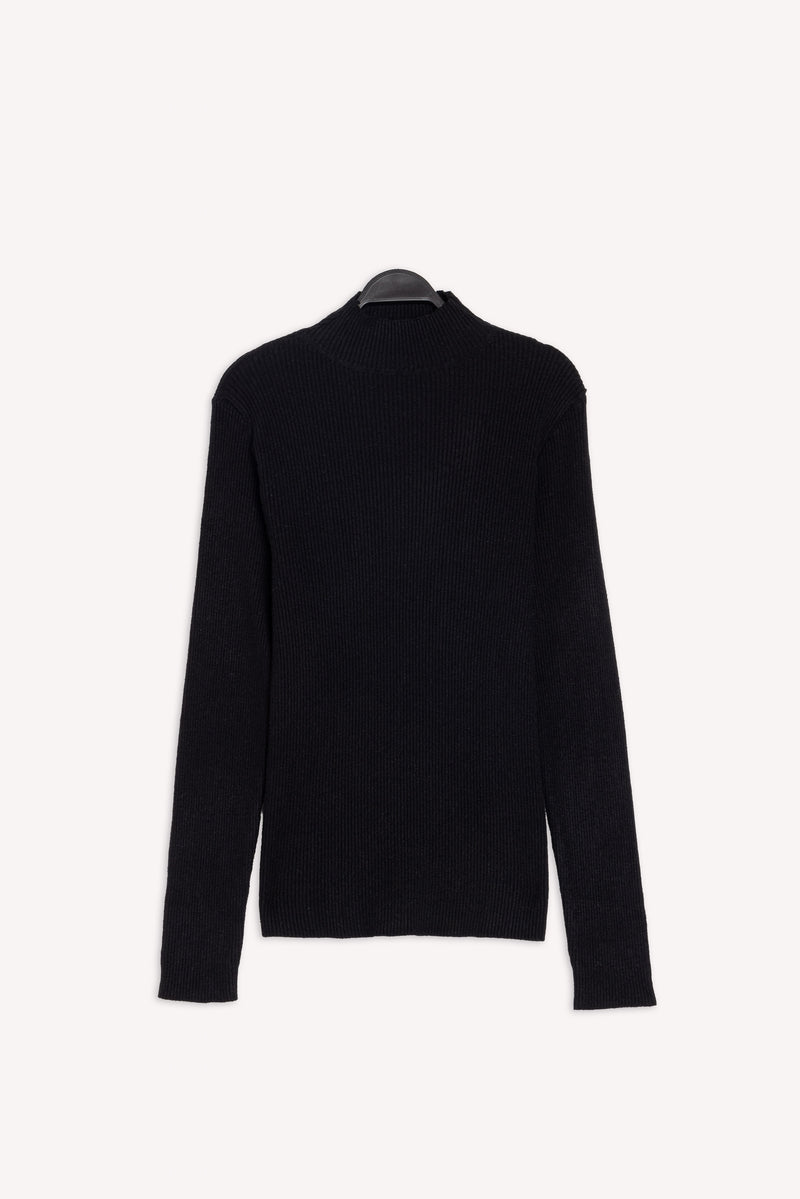 SOFT RIBBED TURTLE NECK TOP