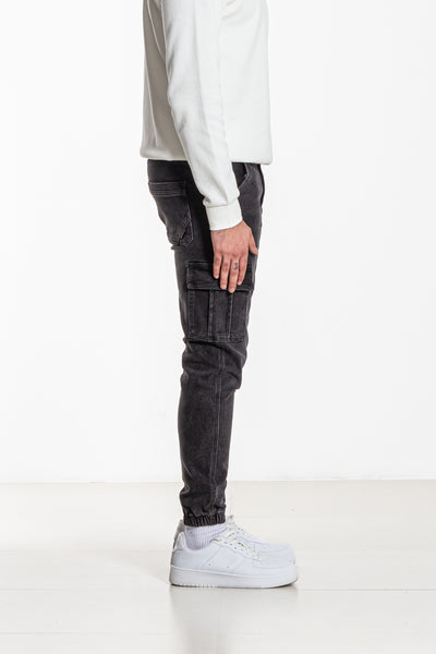 SLIM FIT CARGO JEANS