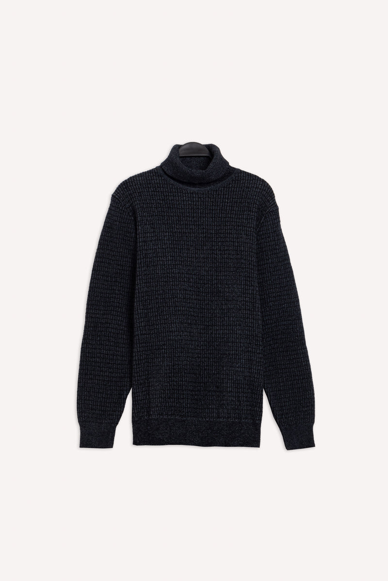 TEXTURED TURTLE NECK SWEATER