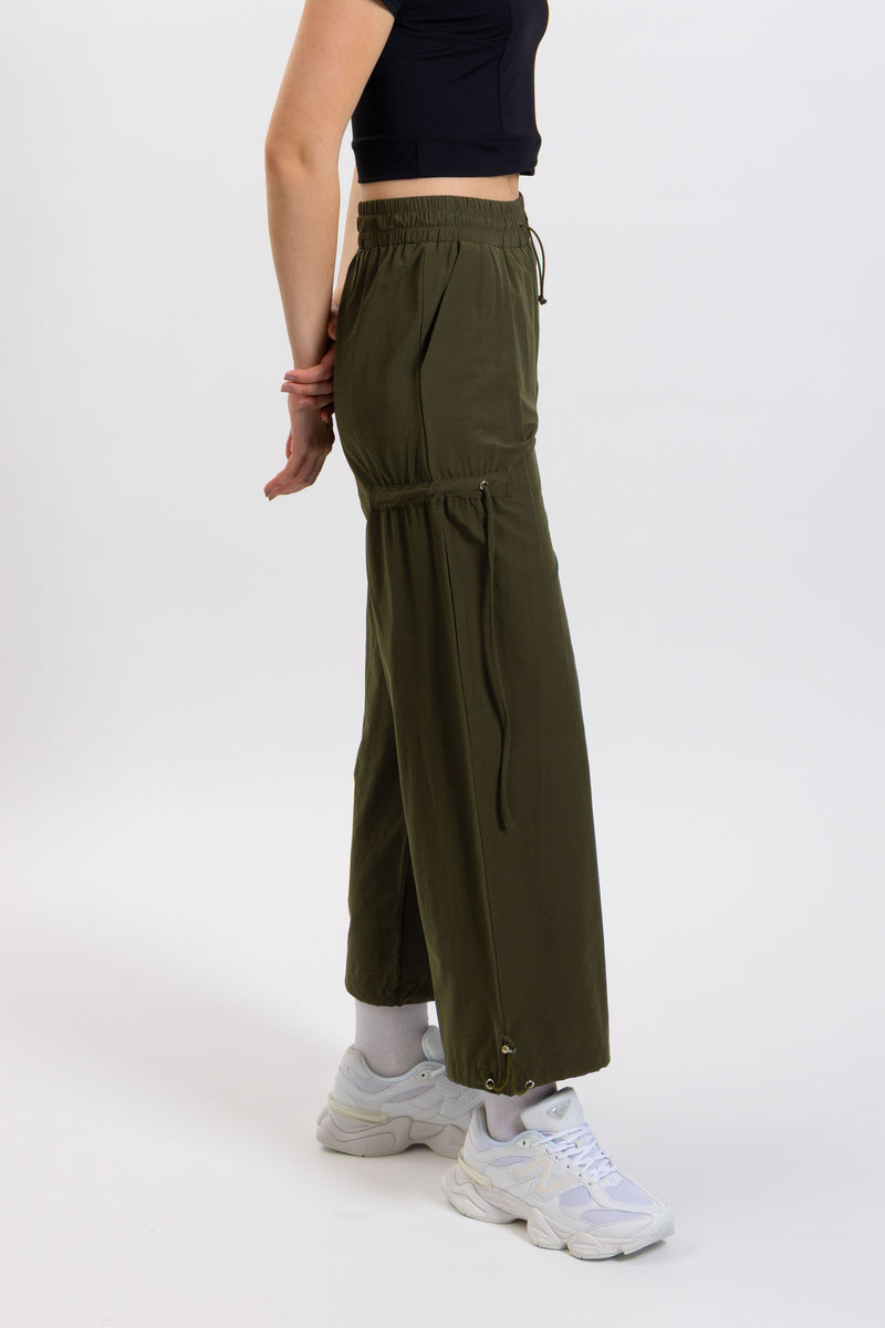 DETAILED WIDE PARACHUTE PANTS