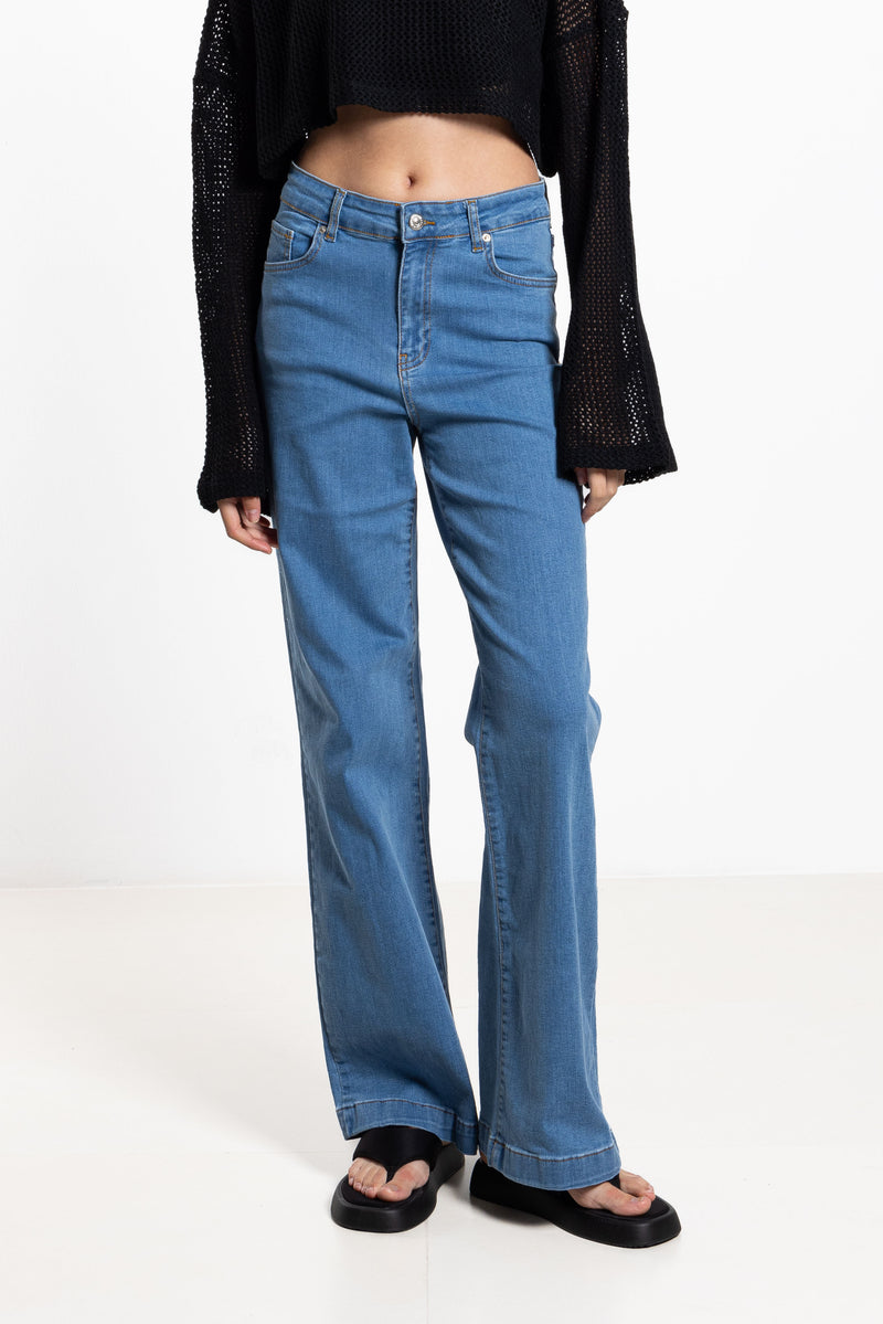 STRAIGHT FIT HIGH-RISE JEANS