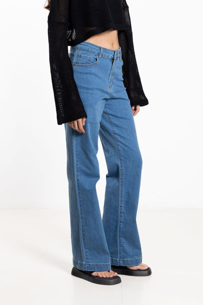 STRAIGHT FIT HIGH-RISE JEANS