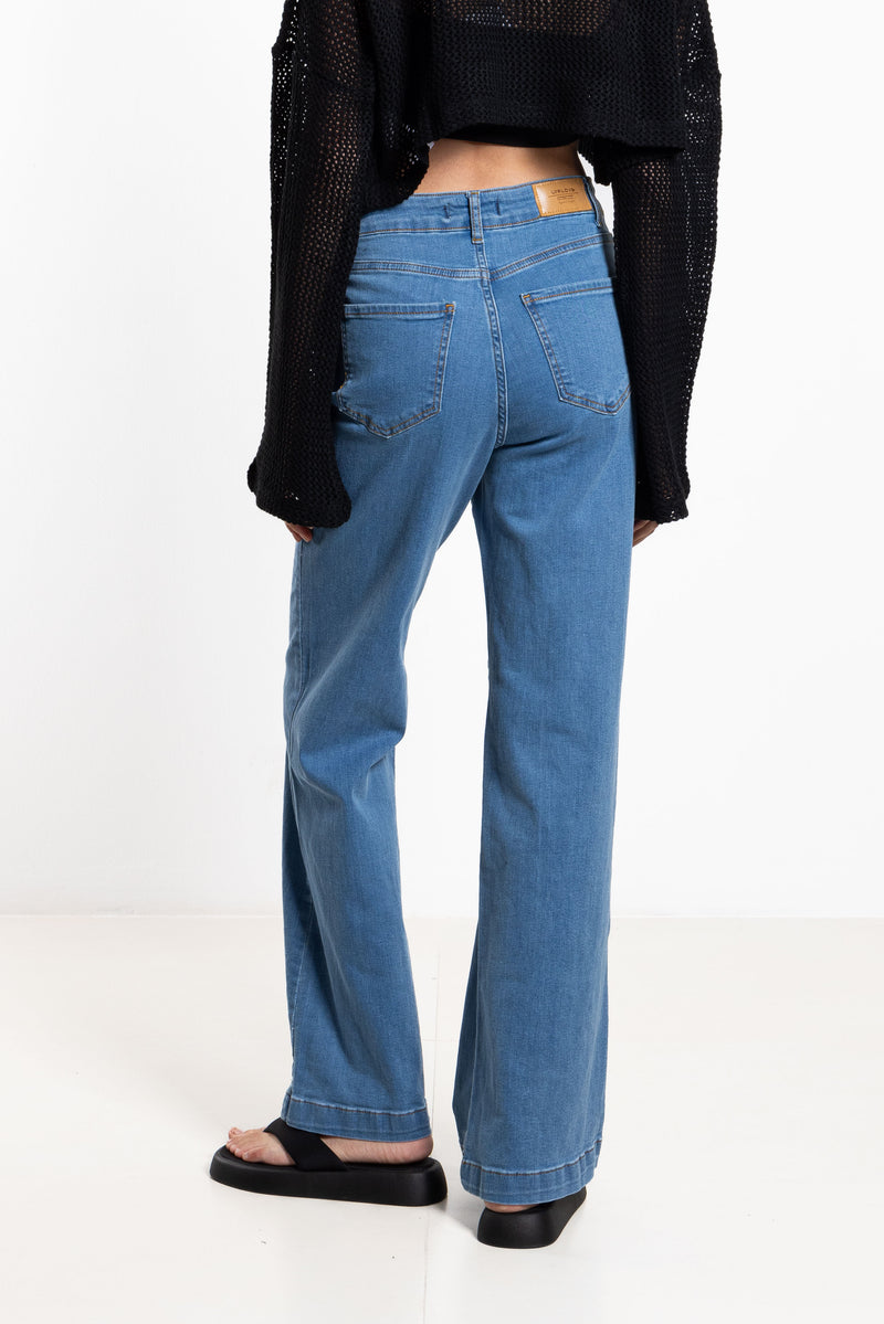 STRAIGHT FIT HIGH-RISE JEANS