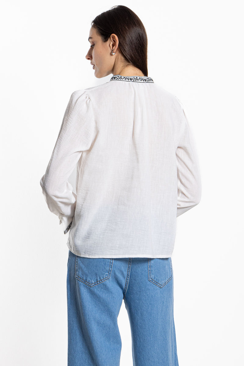 DETIAL EMBROIDERED TOP