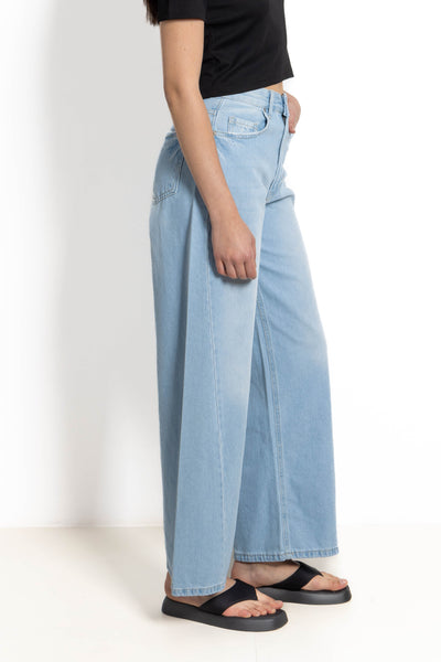 WIDE-LEG MID-RISE JEANS