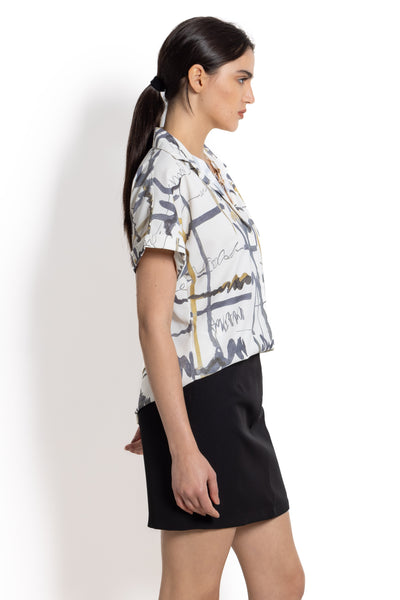 ABSTRACT PRINT SHIRT WITH NECKLACE