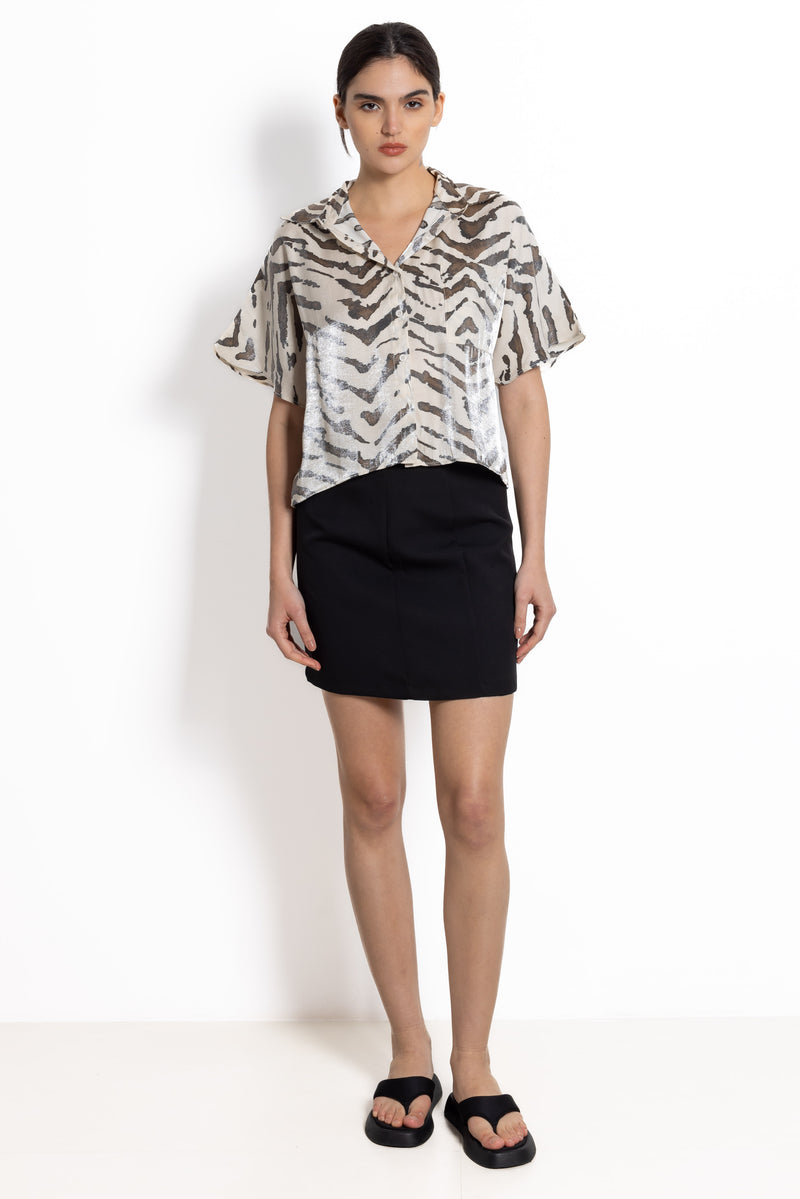 ANIMAL PRINT SATIN CROP SHIRT