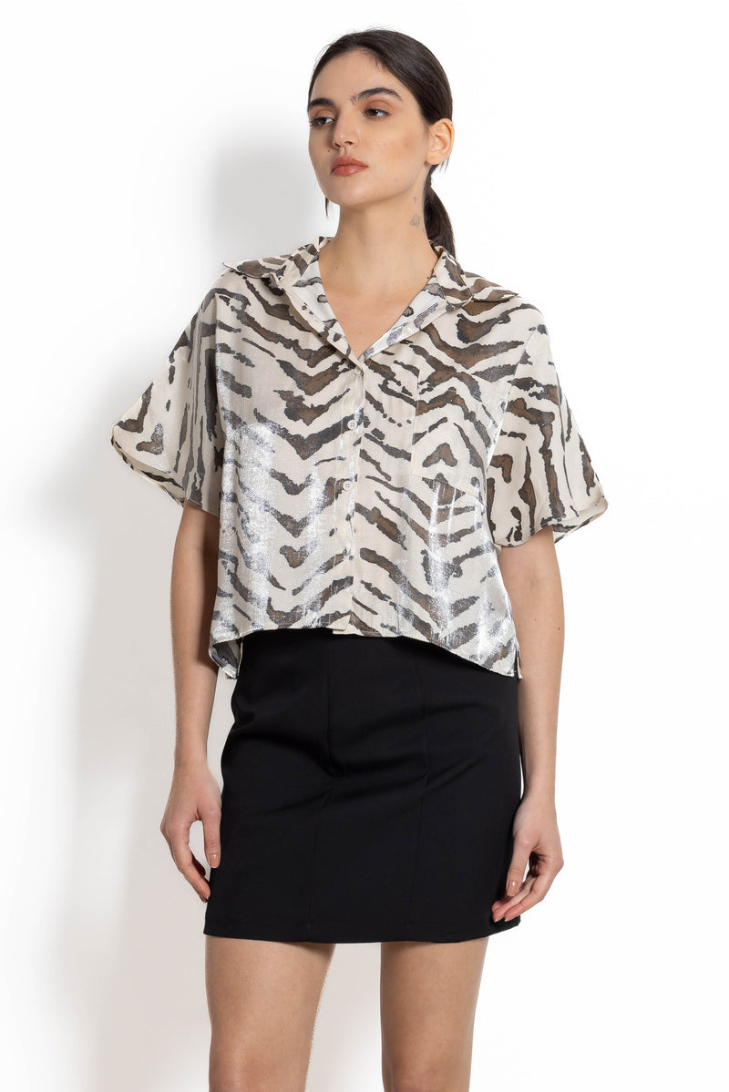 ANIMAL PRINT SATIN CROP SHIRT