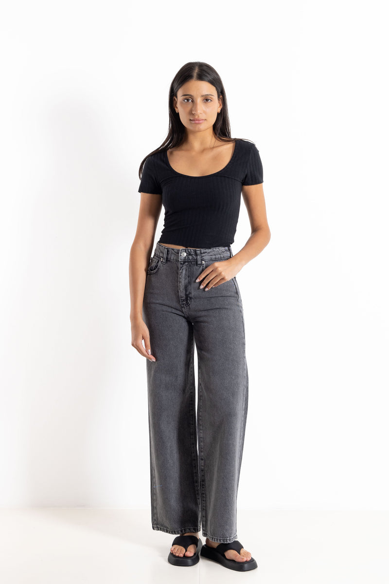 STRAIGHT COMFORT-FIT JEANS