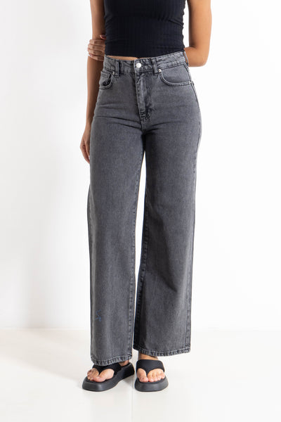 STRAIGHT COMFORT-FIT JEANS