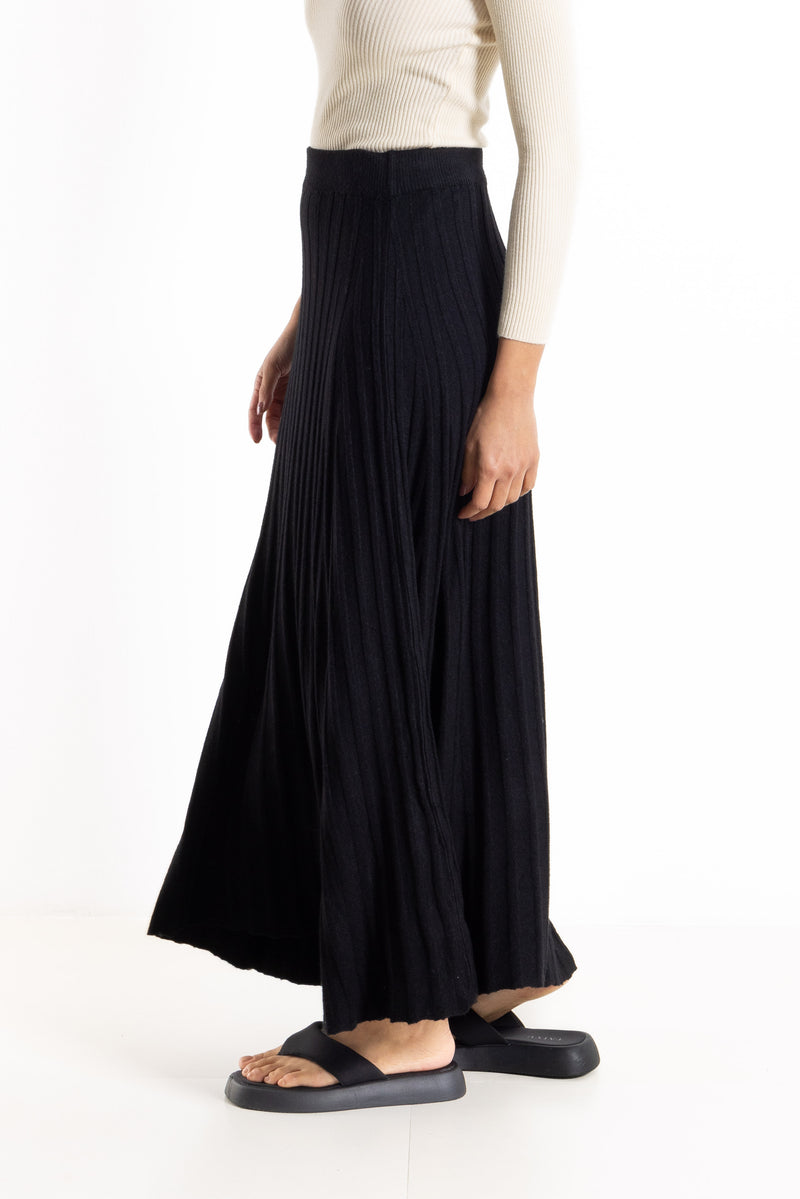 PLEATED KNIT MAXI SKIRT