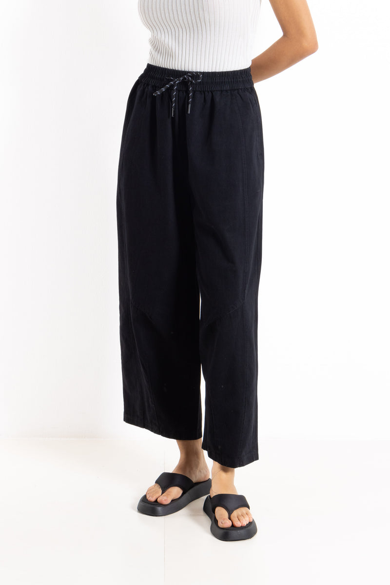 COMFORT CROP WIDE-LEG DENIM TROUSERS