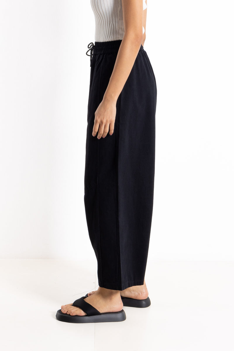 COMFORT CROP WIDE-LEG DENIM TROUSERS